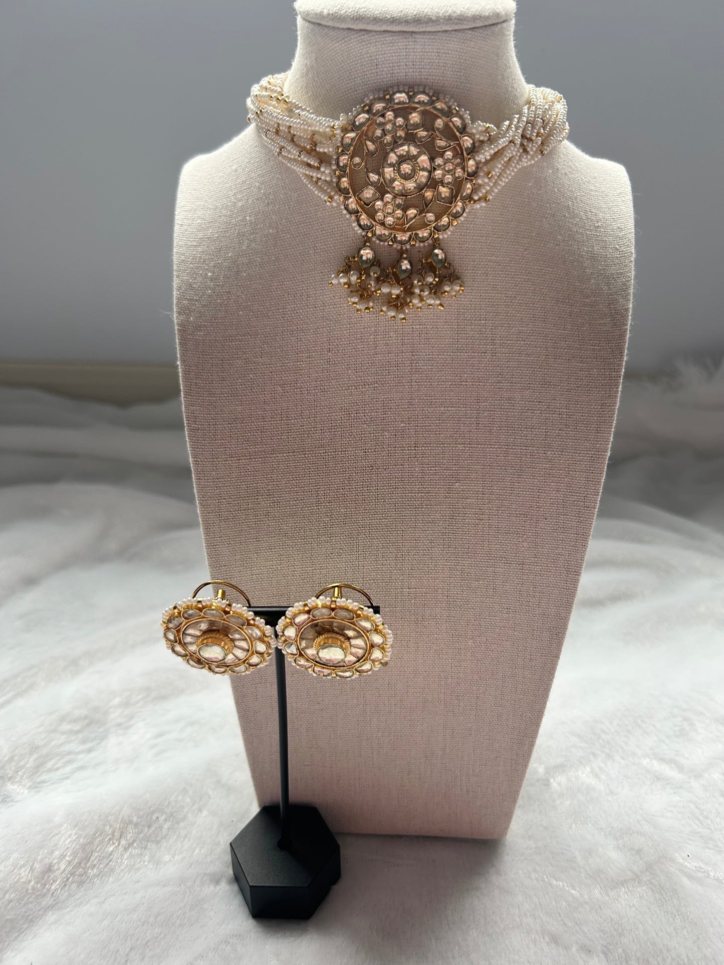 White Pachi Kundan Choker Set