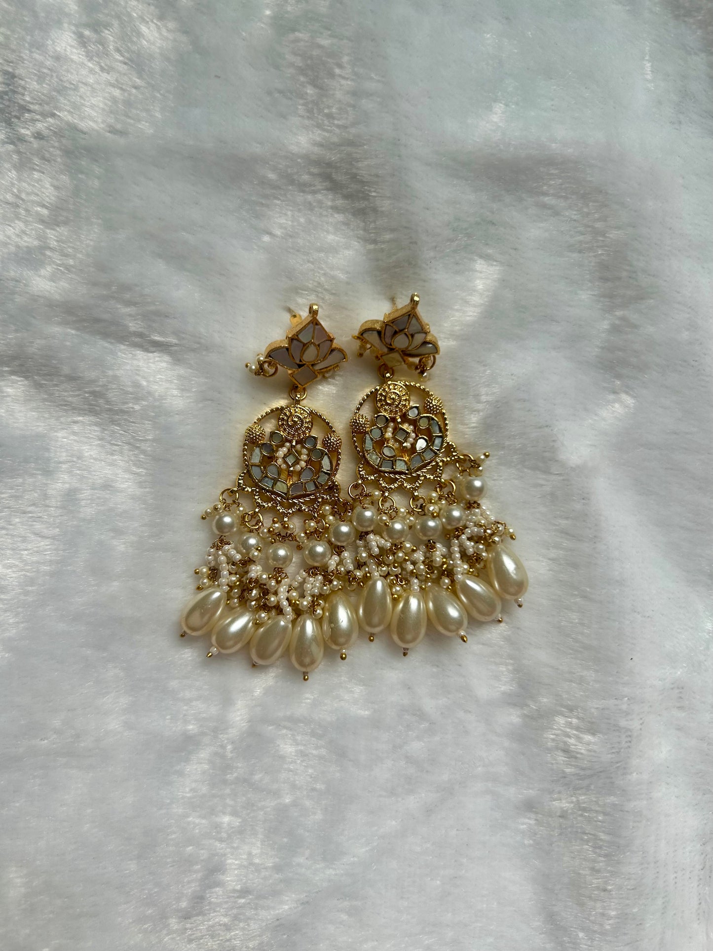 Pachi Kundan Mother of Pearl Earrings