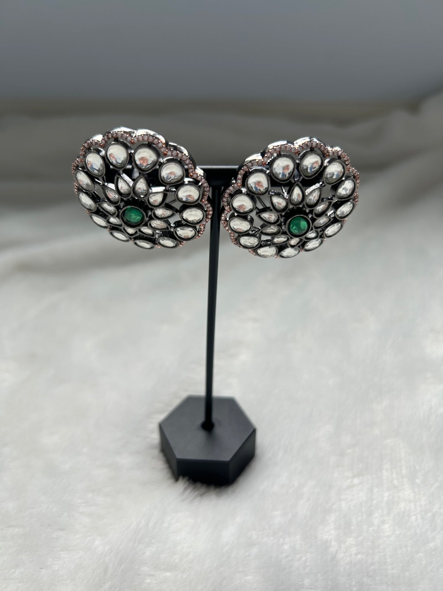 Oxidized Emerald Green Uncut Kundan Studs