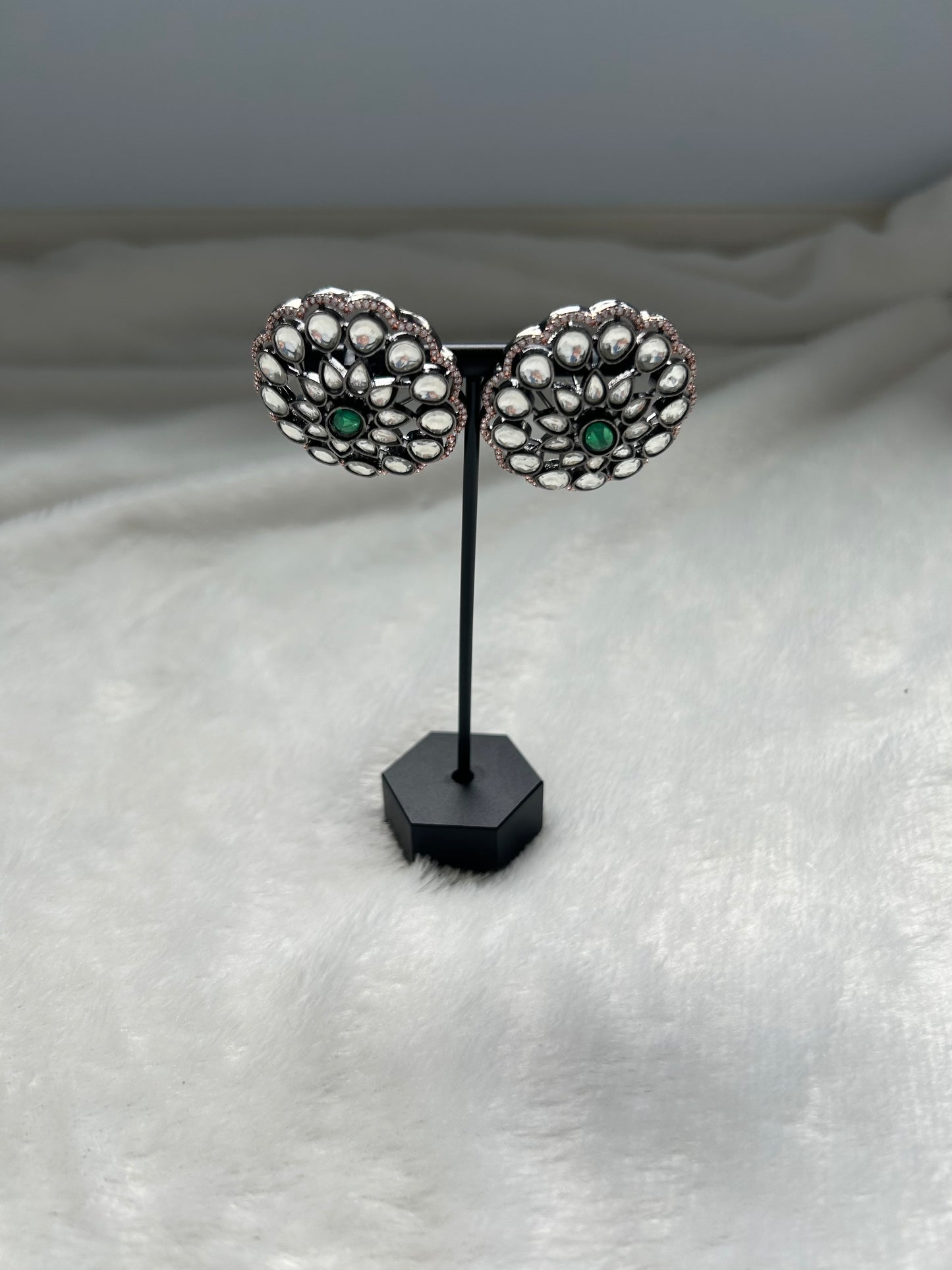Oxidized Emerald Green Uncut Kundan Studs