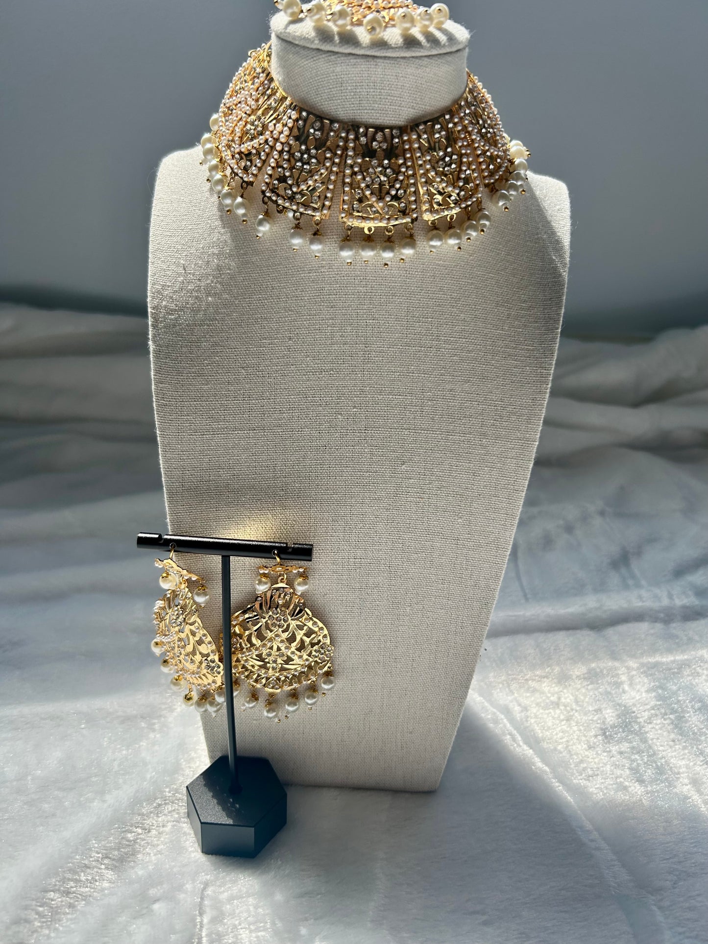 White Jadau Kundan Choker Set