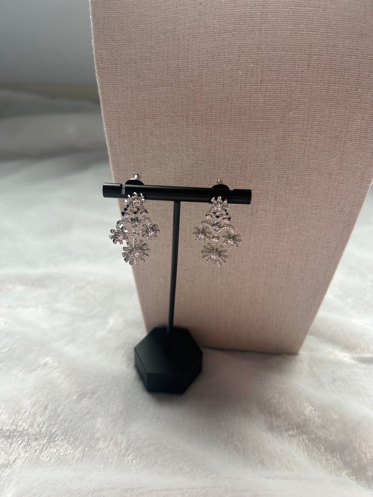 AD White Choker Set