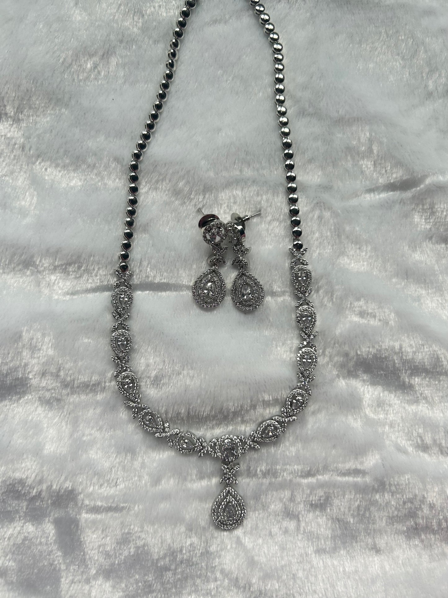 AD White Necklace Set