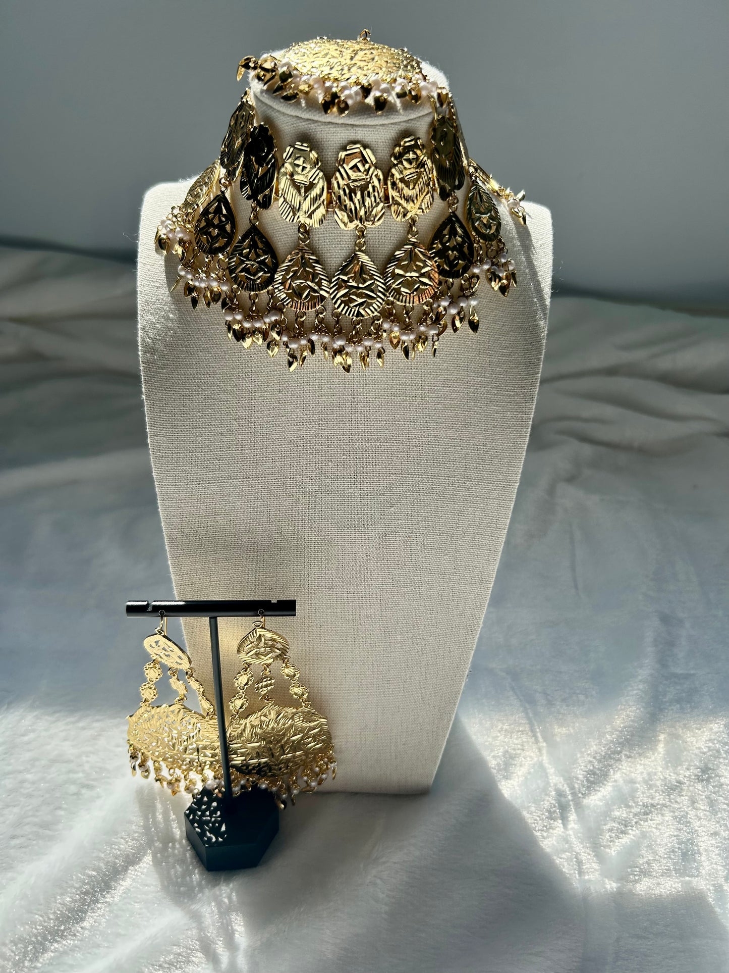 Bronze Pippal Patti Choker Set