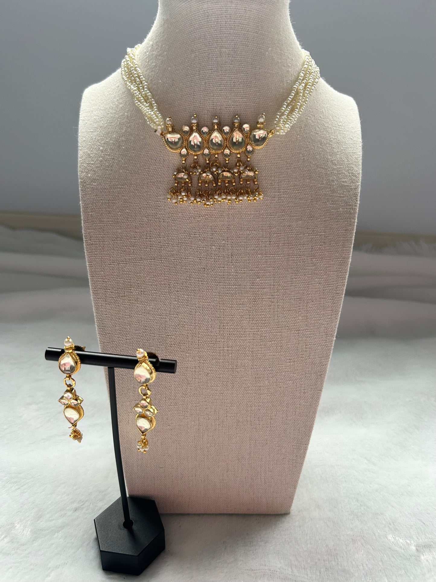 White Pachi Kundan Choker Set