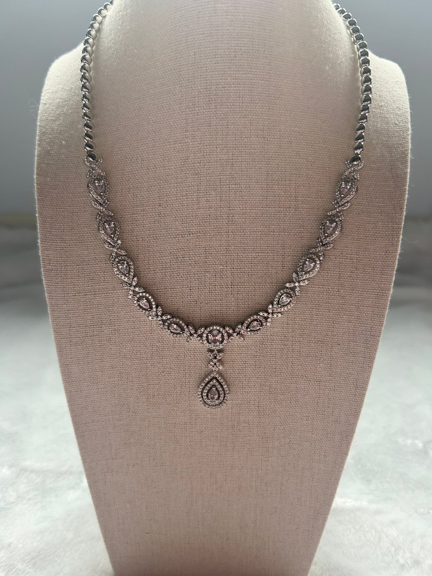 AD White Necklace Set