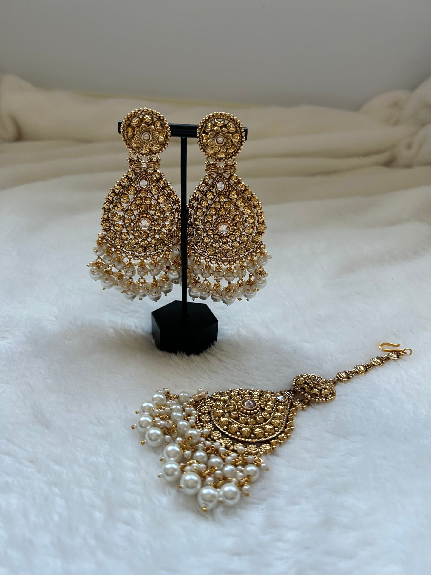 White Handcrafted Gold Tikka Set