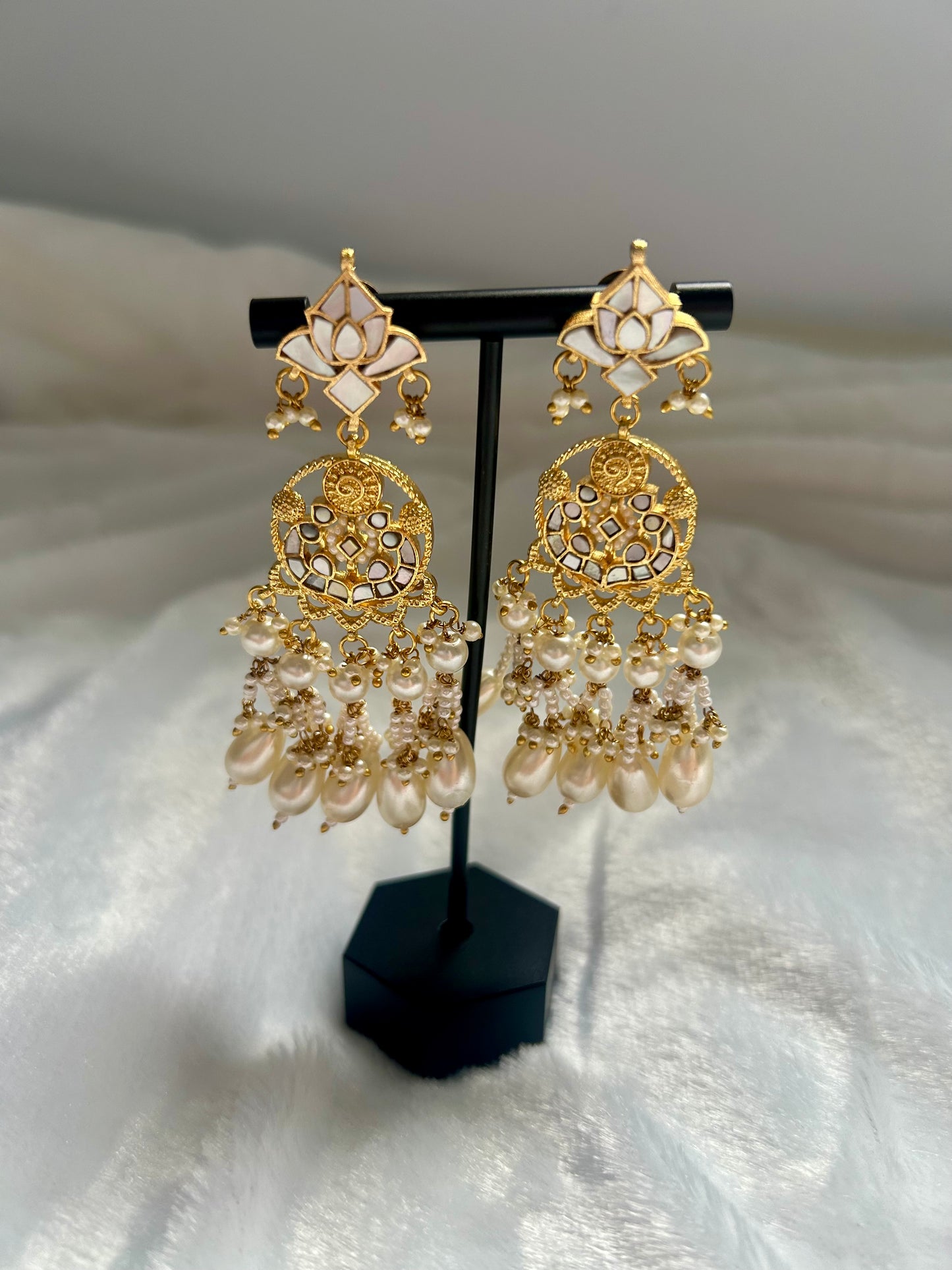 Pachi Kundan Mother of Pearl Earrings