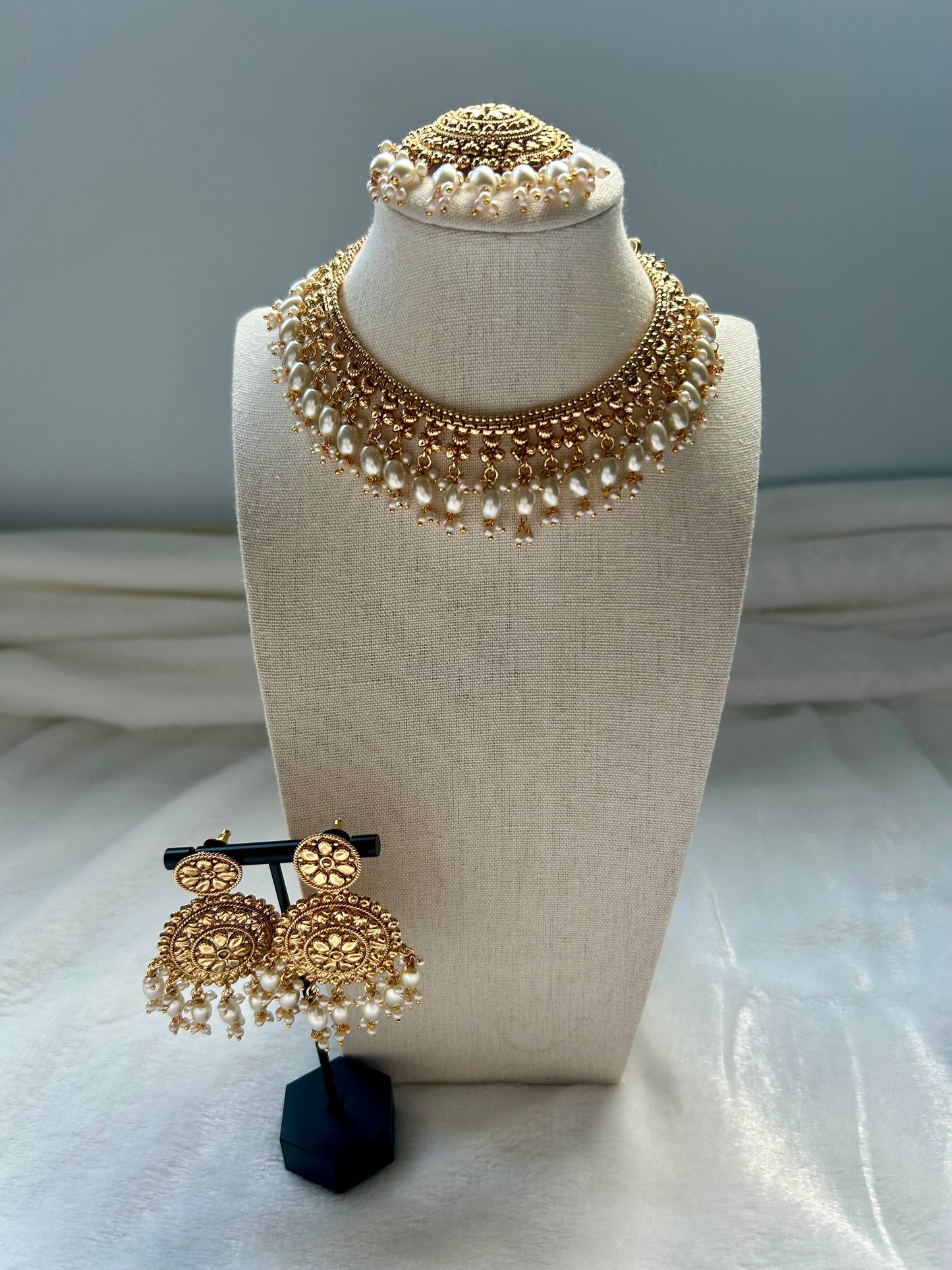 White Gold Crafted Choker Set