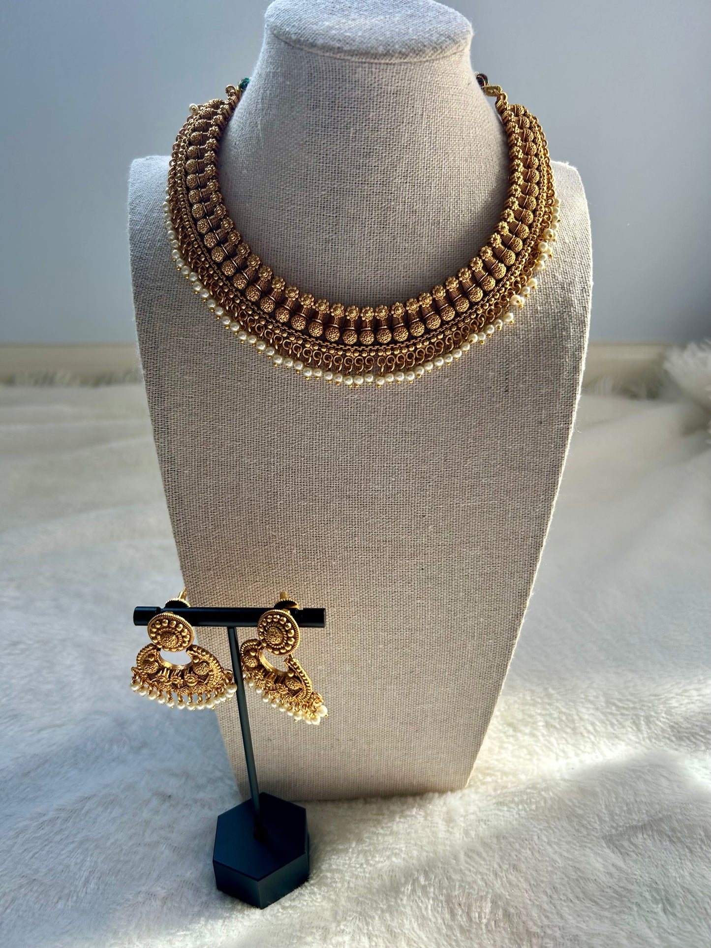 Gold Rajwadi Choker Set