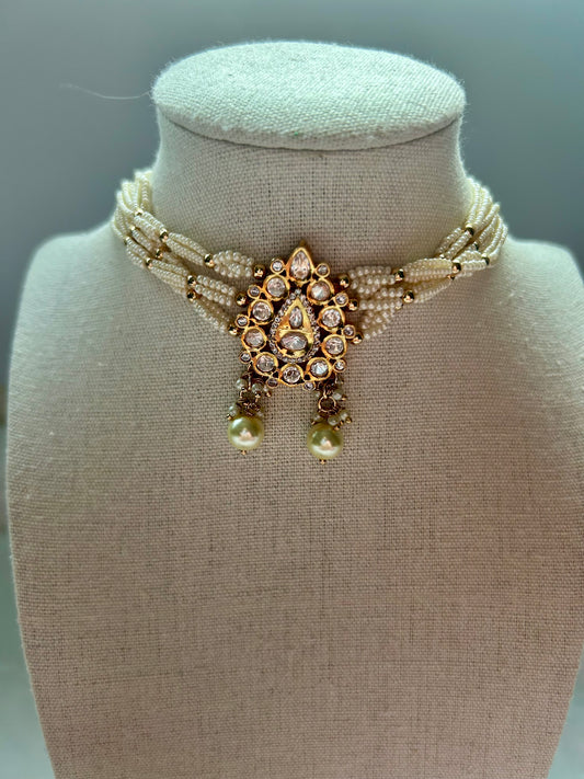 White Tyaani Choker Set