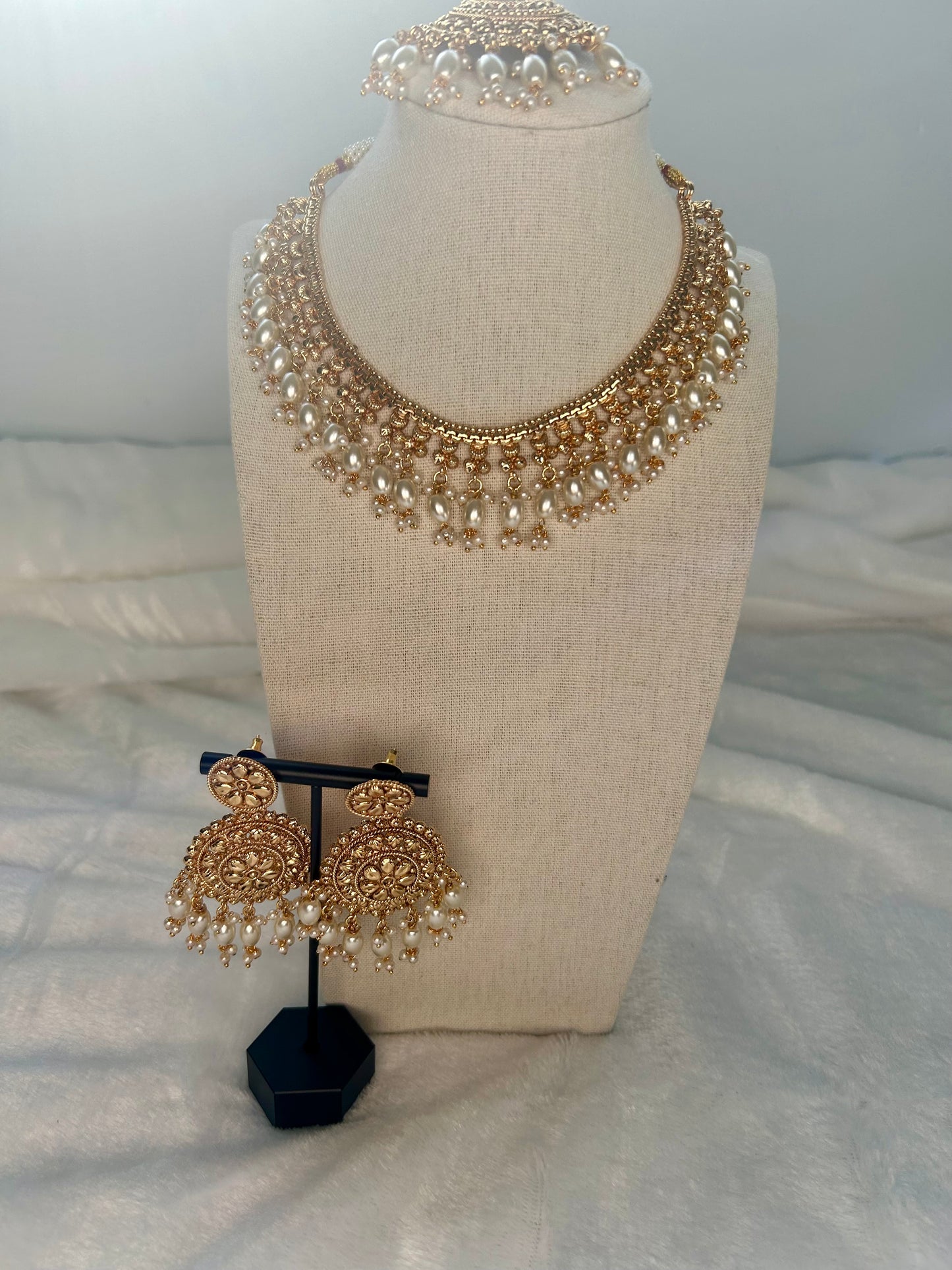 White Gold Crafted Choker Set