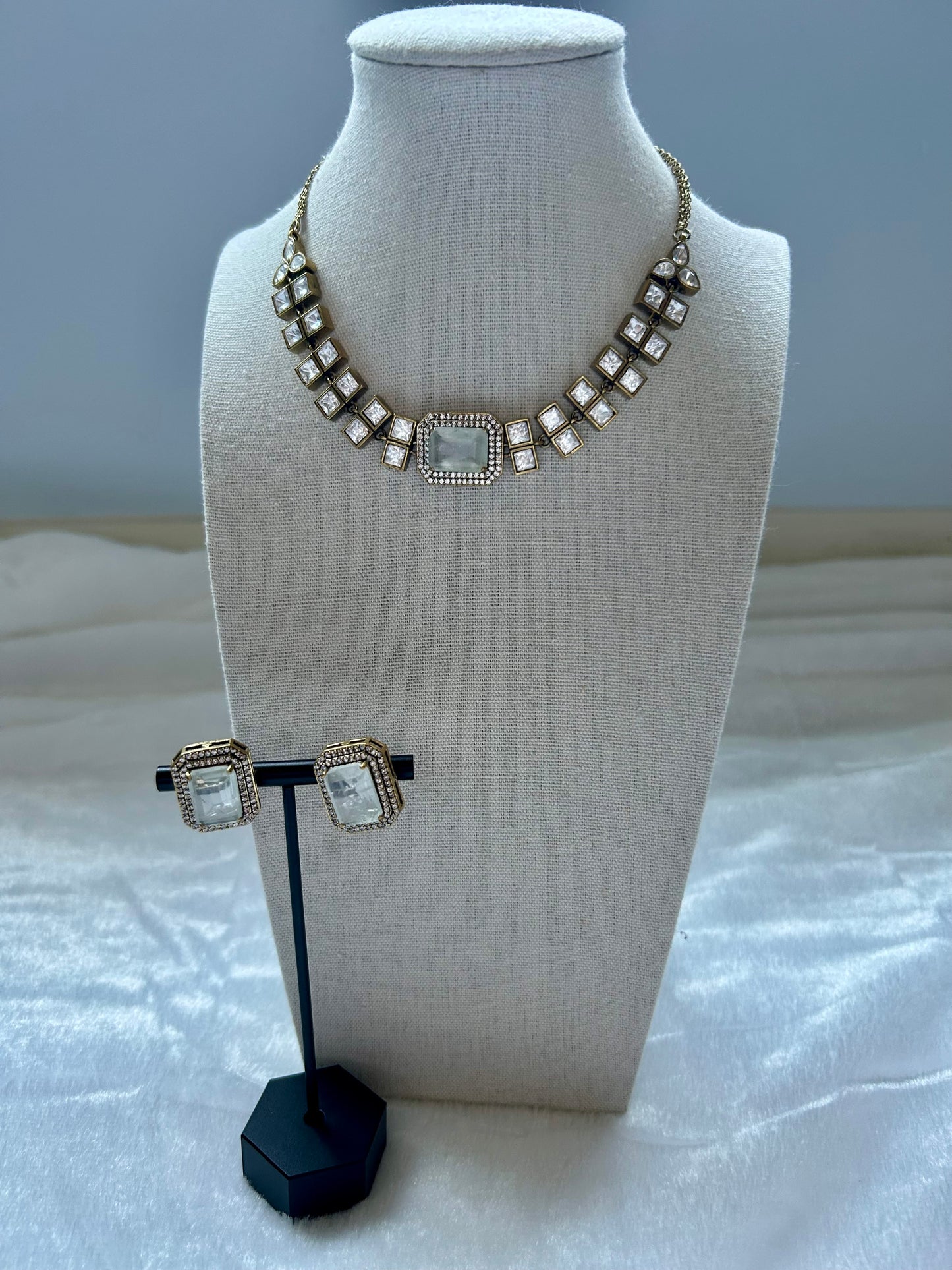 White Uncut Kundan & Doublet Choker Set