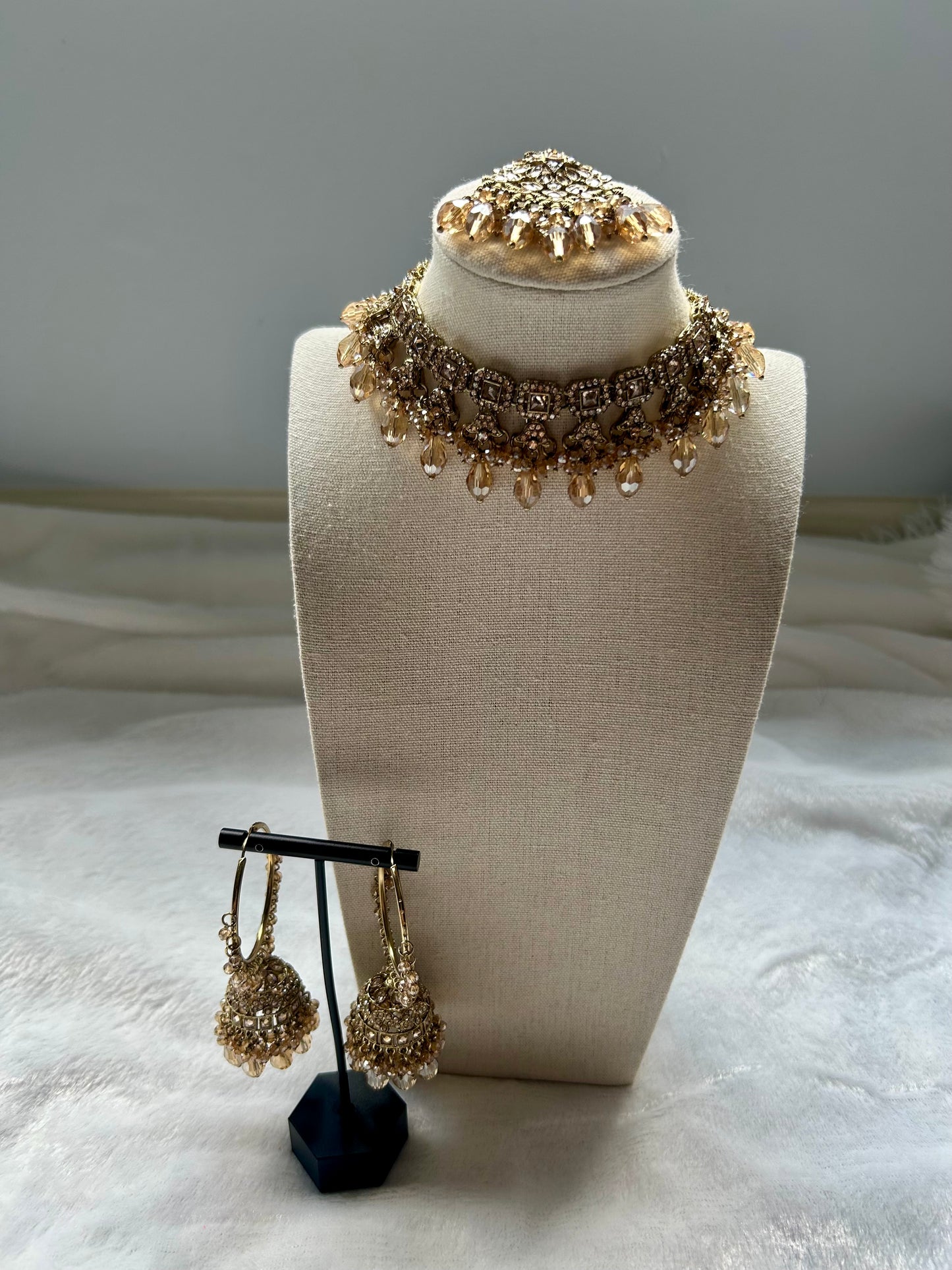 Cream Polki Choker Tikka Set