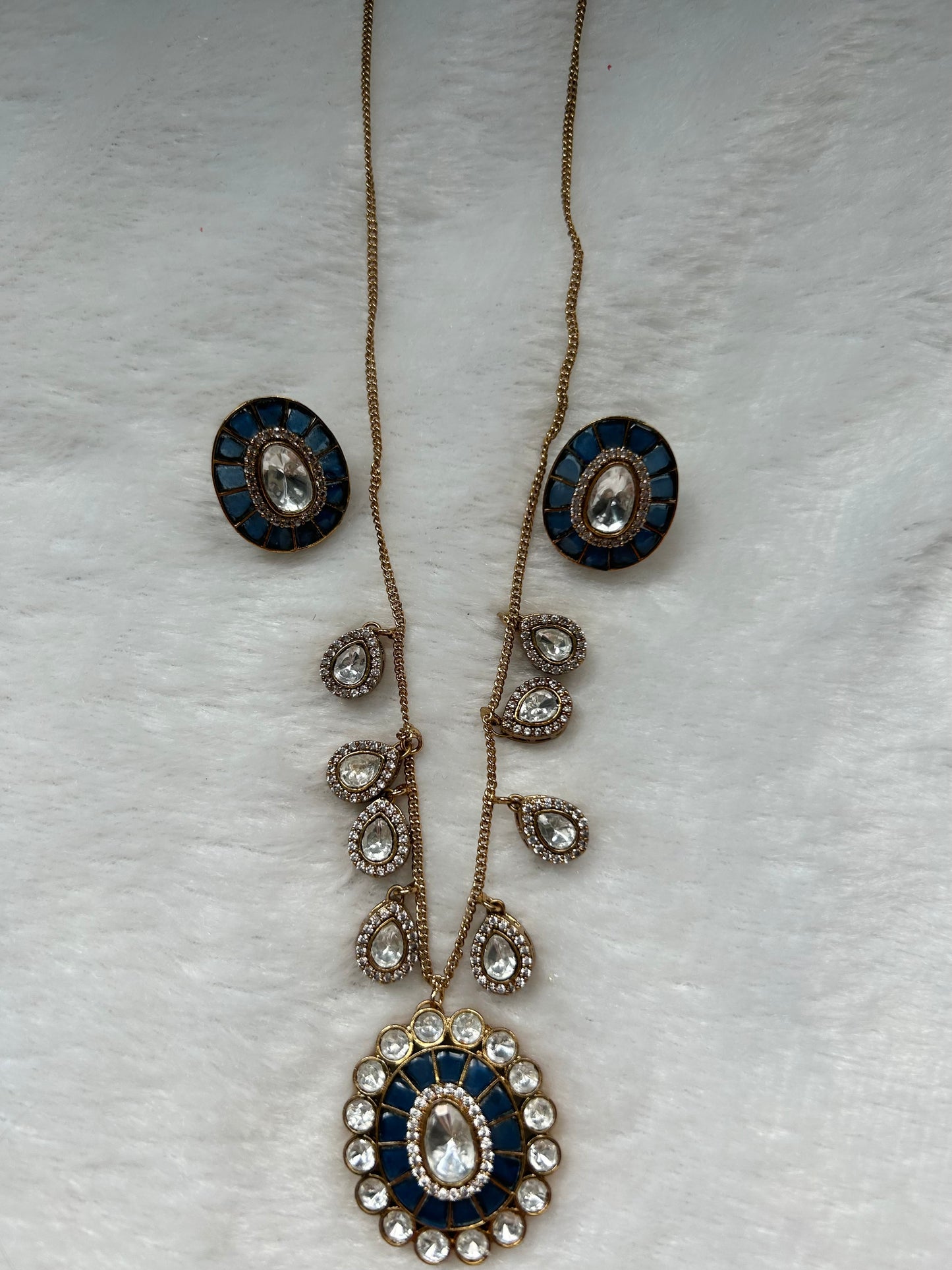 Grey Blue Moissanite Kundan Necklace Set