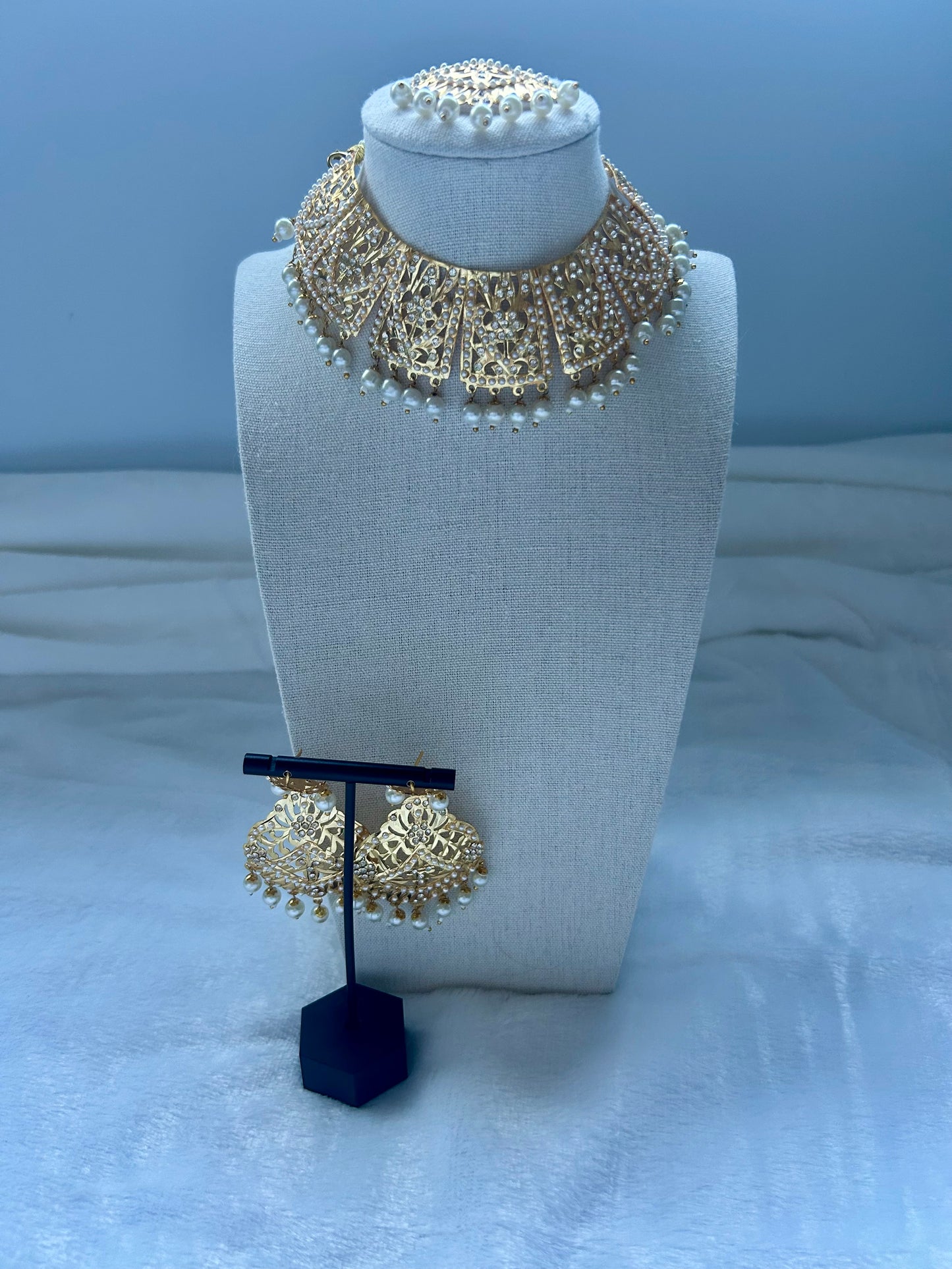 White Jadau Kundan Choker Set