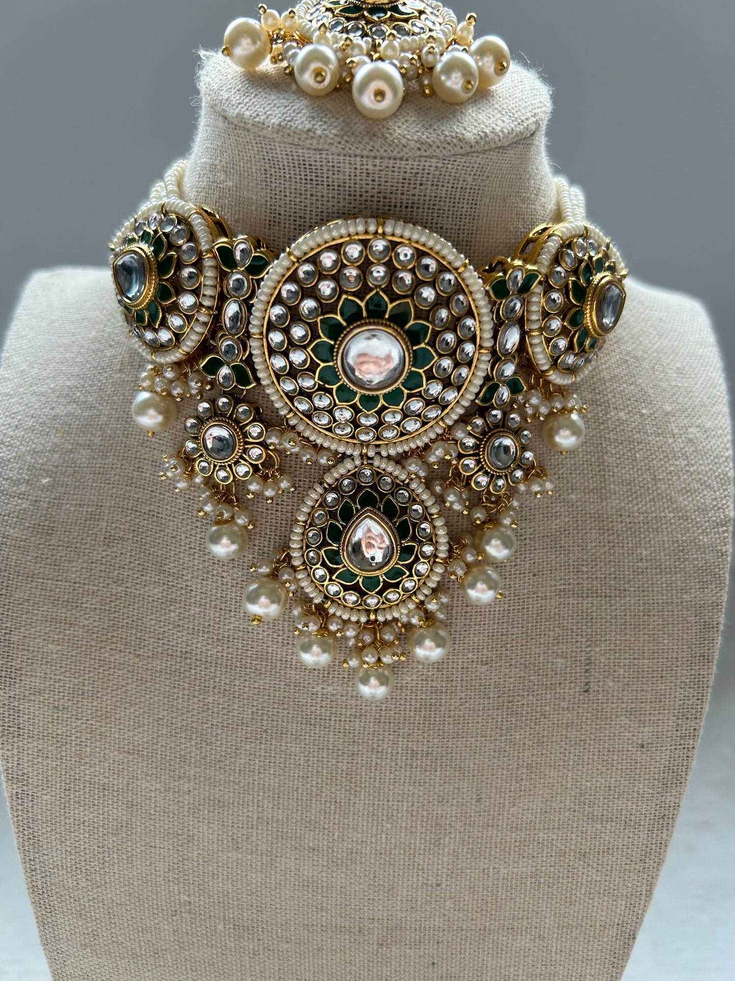 LUXE Kundan Choker Set