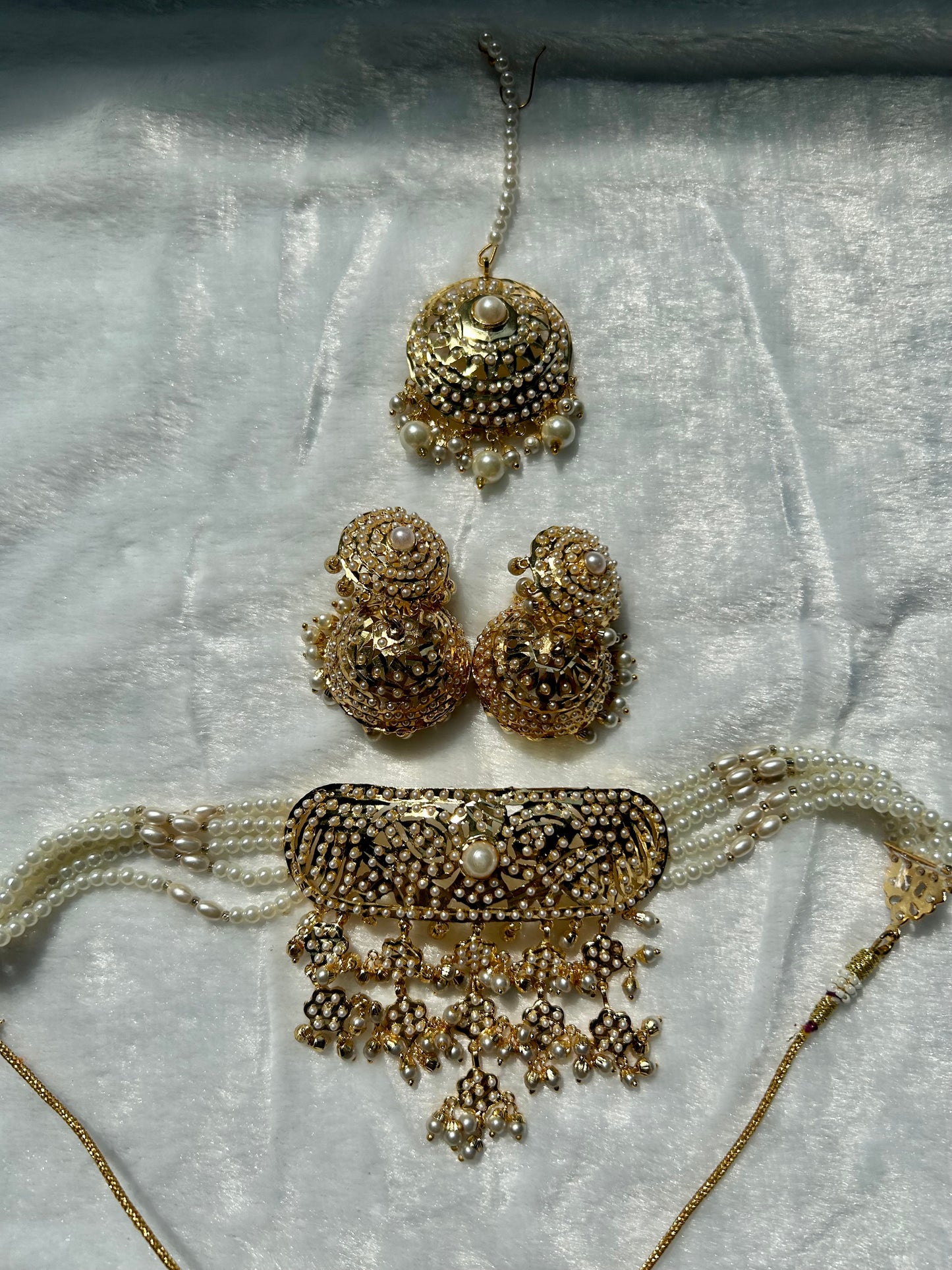 White Waterfall Jadau Kundan Choker Set