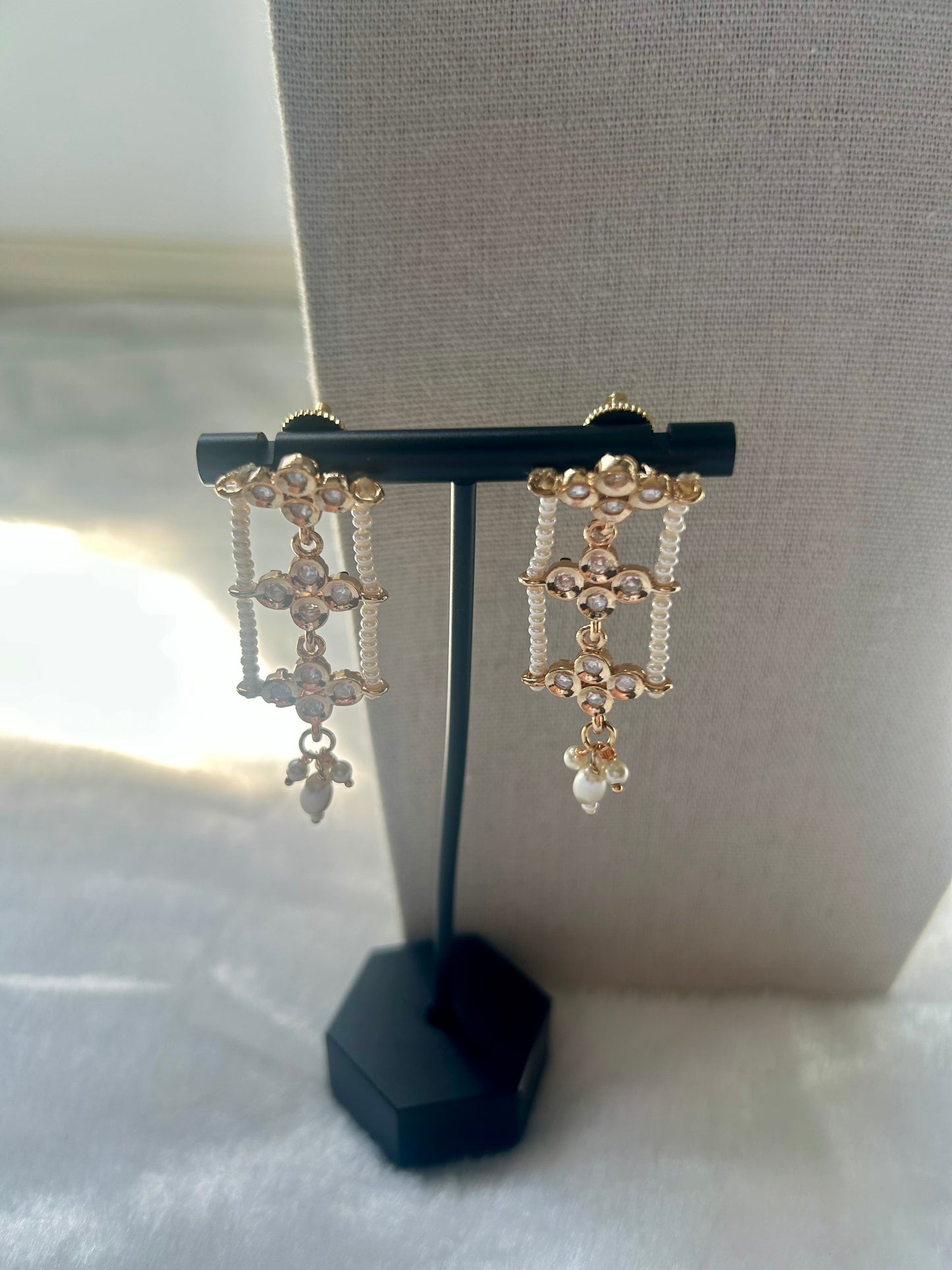 White Tyaani Kundan Two Layered Set