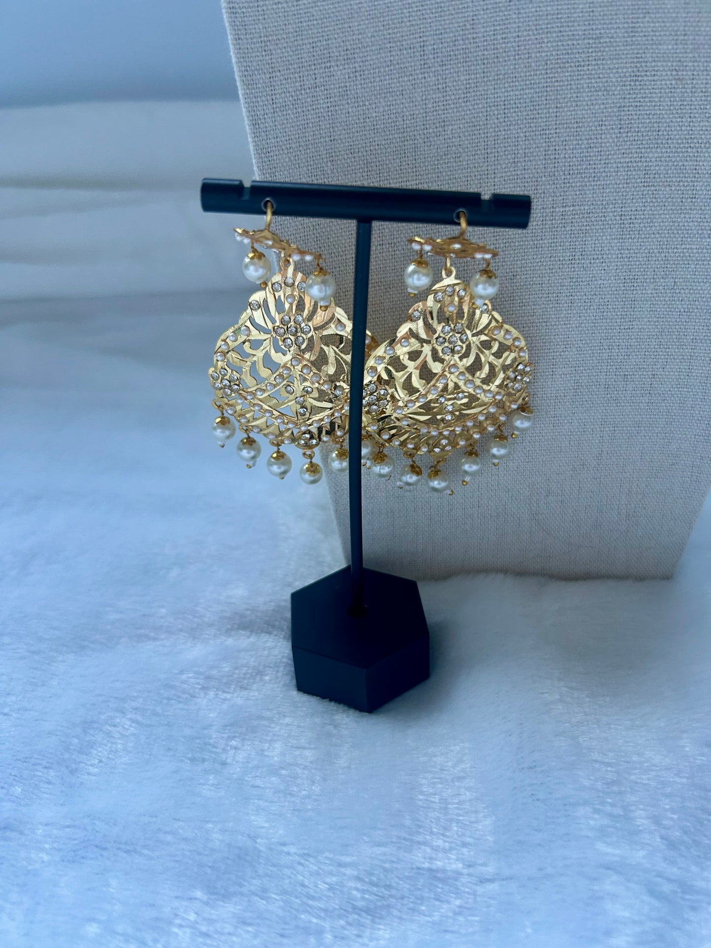 White Jadau Kundan Choker Set