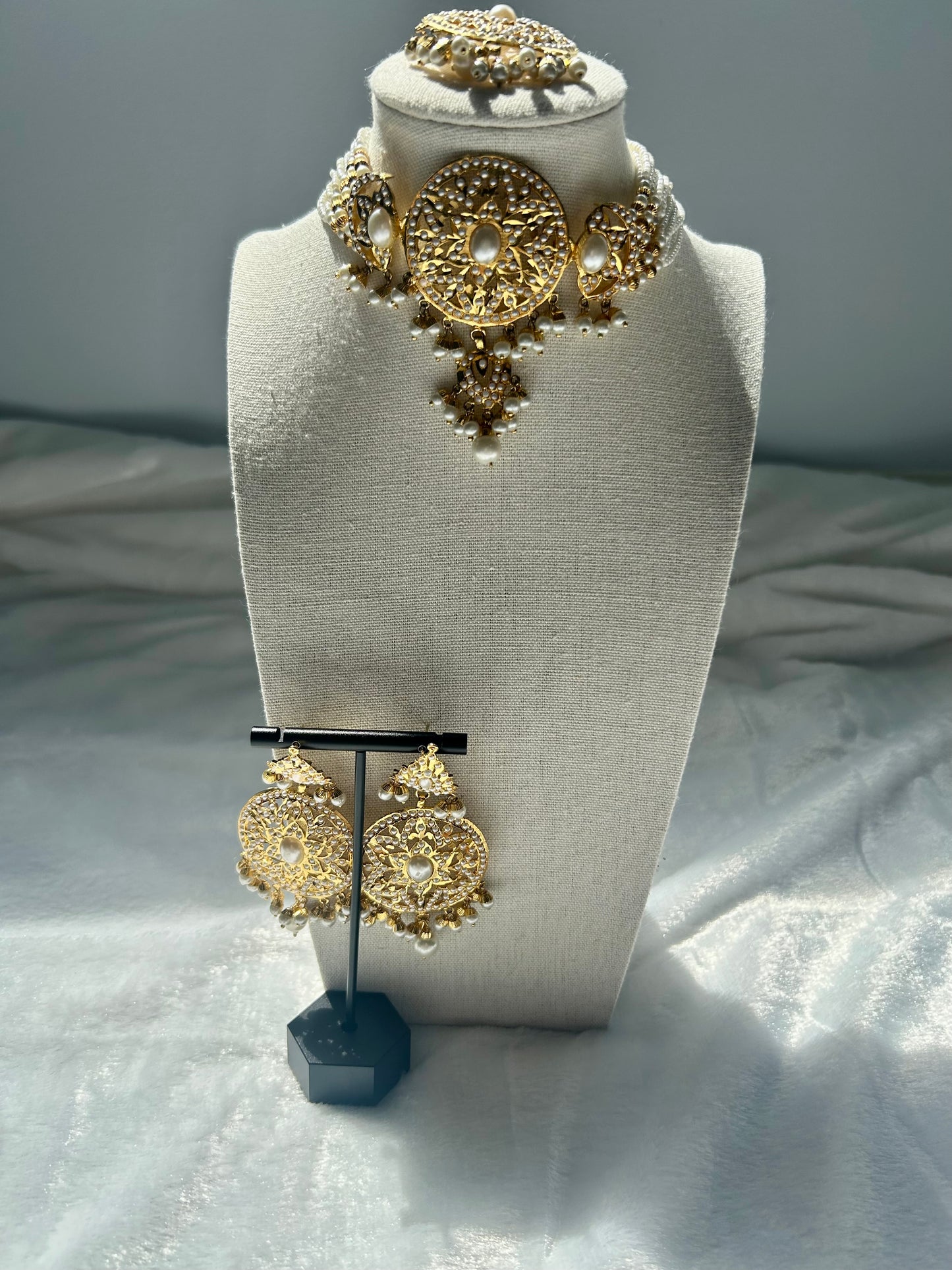 White Jadau Kundan Choker Set