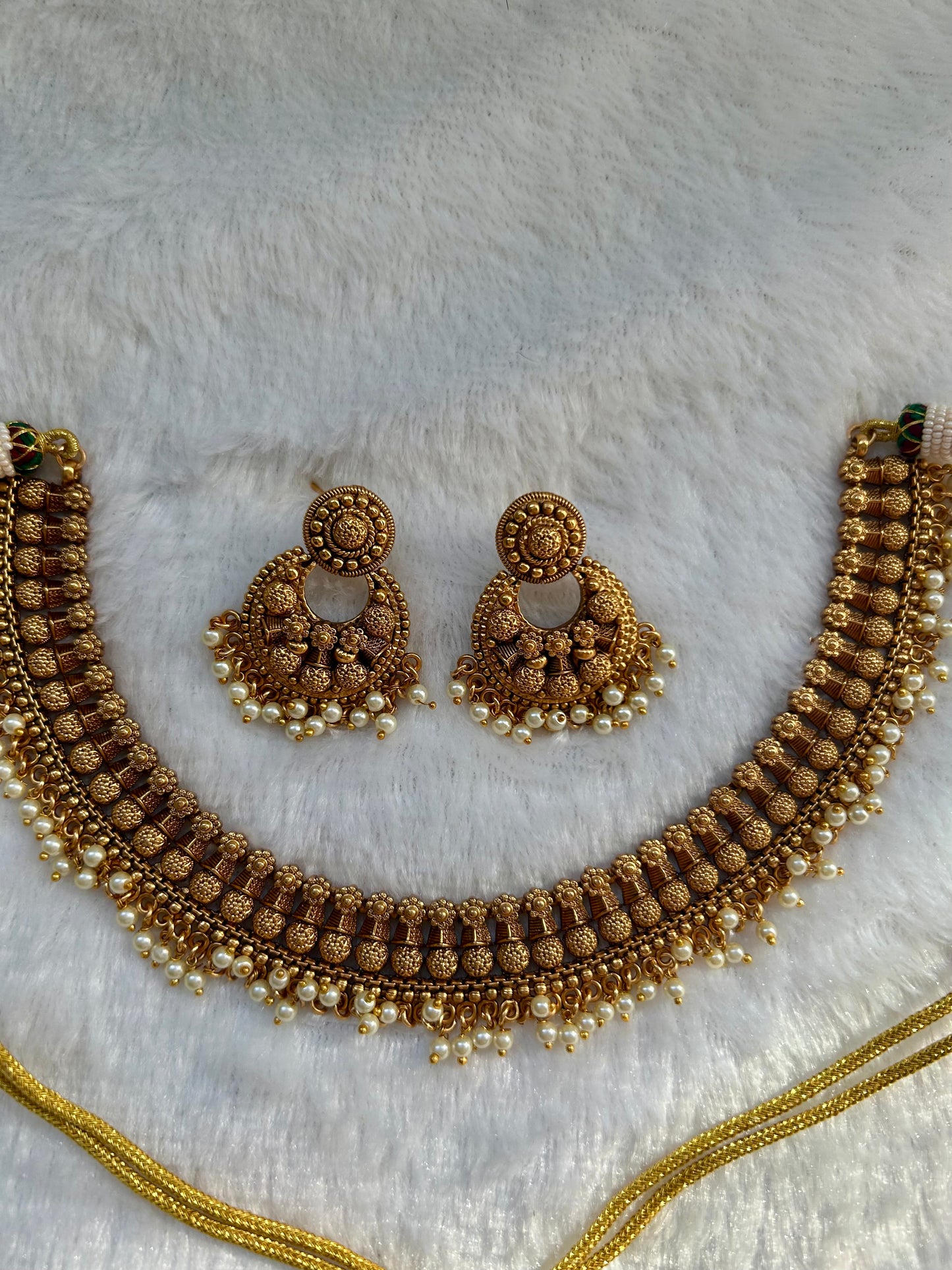 Gold Rajwadi Choker Set