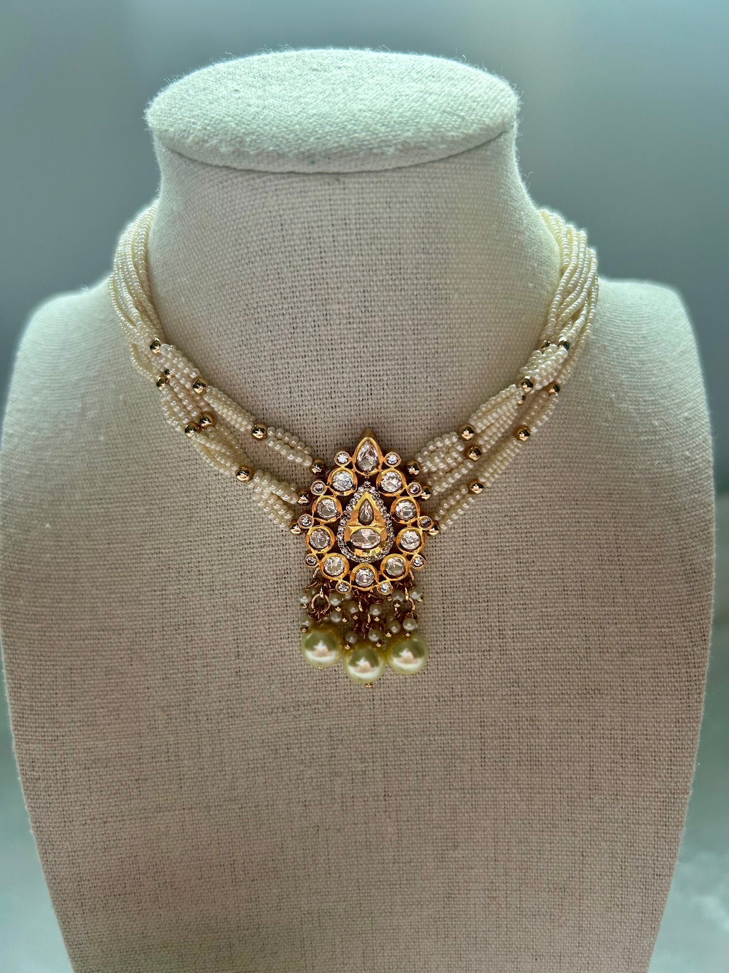 White Tyaani Choker Set