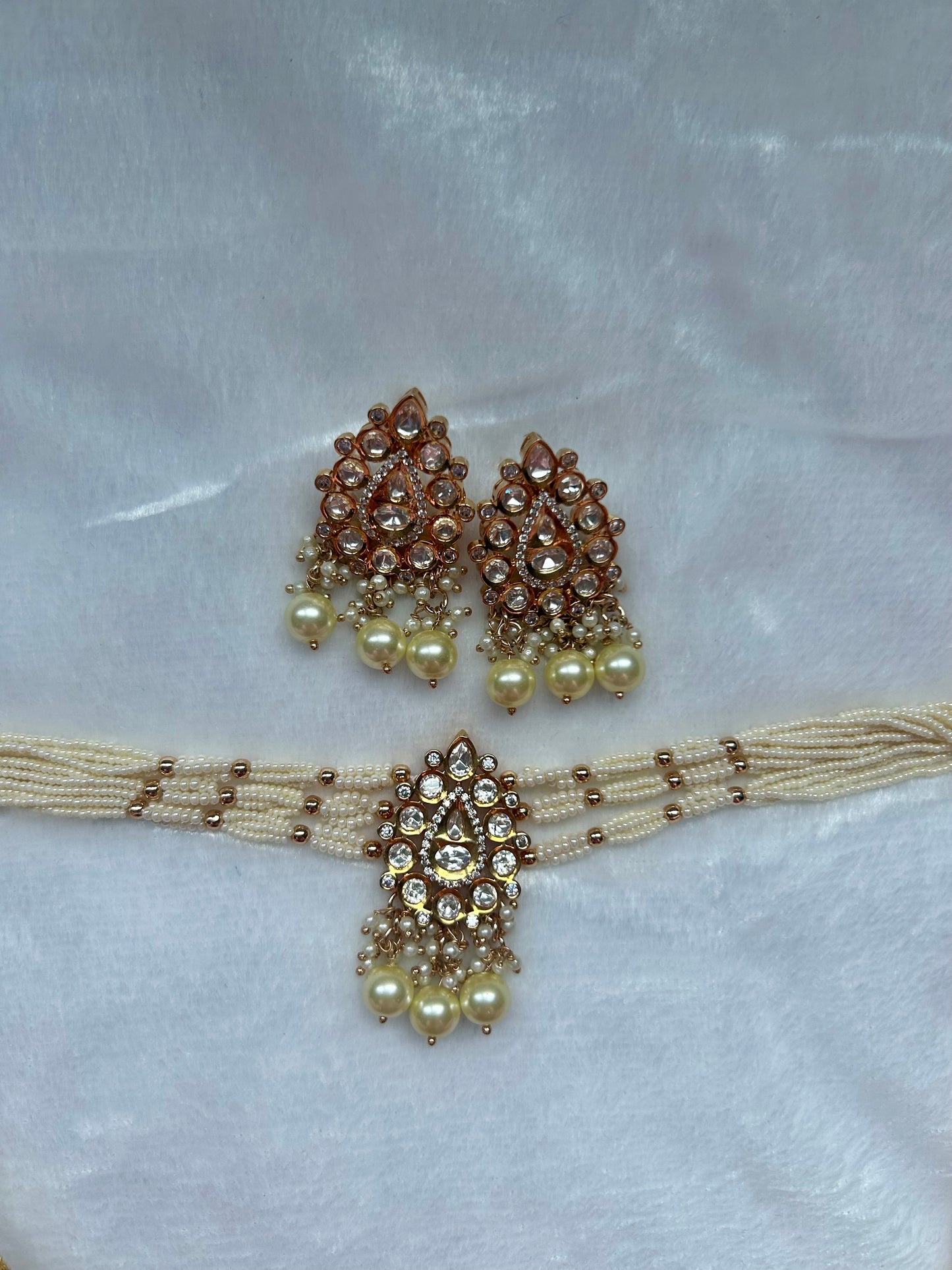 White Tyaani Choker Set