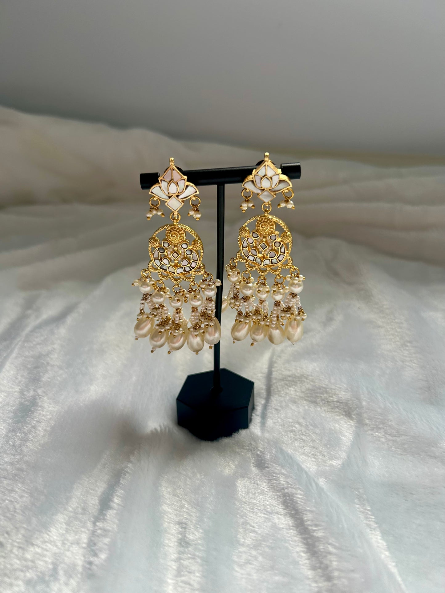 Pachi Kundan Mother of Pearl Earrings