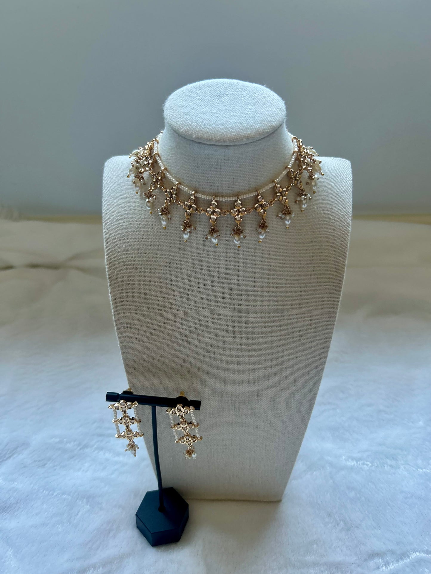 White Tyaani Kundan Choker Set