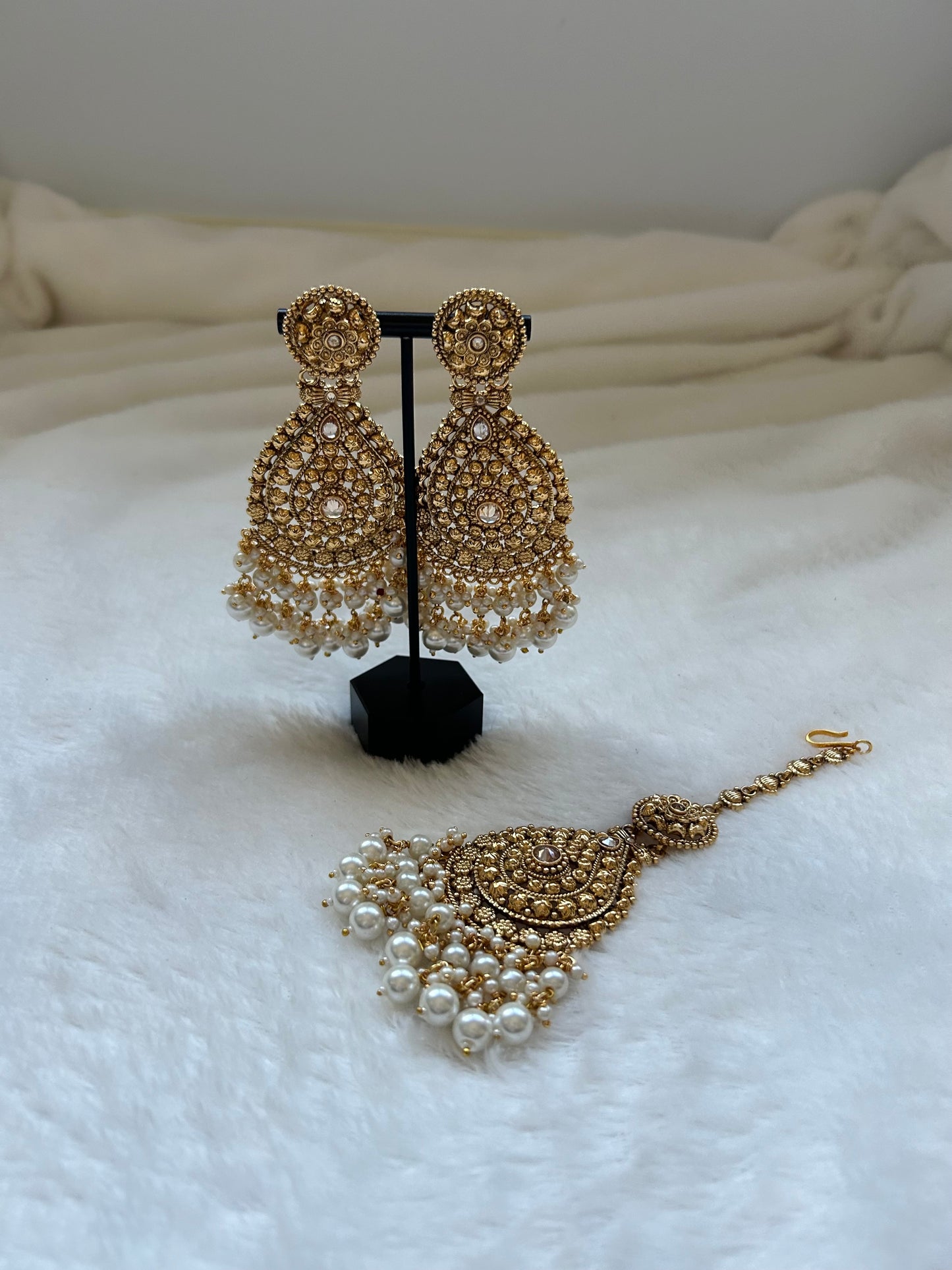 White Handcrafted Gold Tikka Set