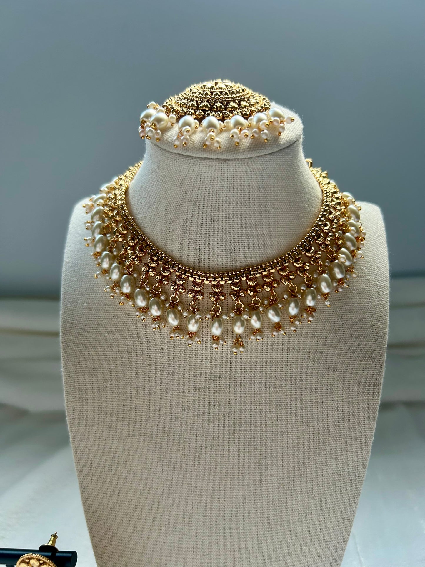 White Gold Crafted Choker Set